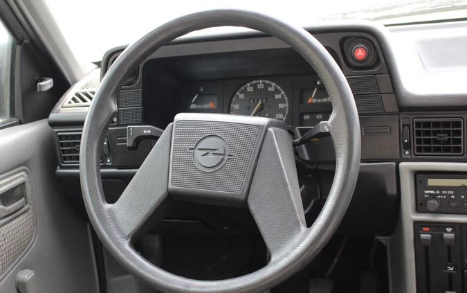 Opel Kadett cena 2800 przebieg: 76000, rok produkcji 1988 z Olsztyn małe 232